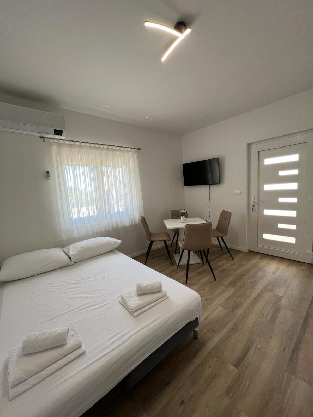 Apartments Mamma Mia Оребич Экстерьер фото
